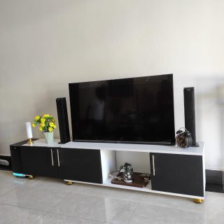 Tokyo Expandable TV Stand